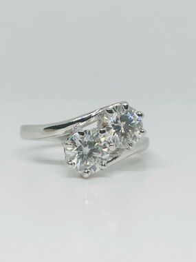 2ct MOISSANITE Ring size 7